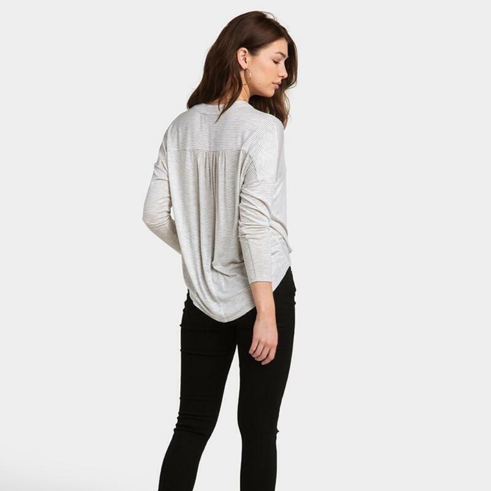 Francesca's ALYA Stripe Front Pleat Top Long Sleeve Gray Size XXS - Picture 3 of 4